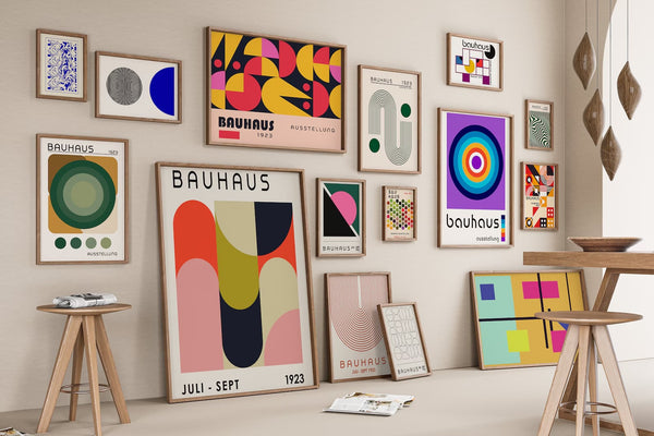 Udforsk vores sortiment af Bauhaus plakater, der fanger essensen af den ikoniske tyske designbevægelse.