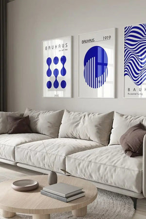 Bauhaus Blue Flow Ellens ShopBauhaus Blue Flow: Udforsk Bauhaus-æstetikken i blå nuancer. Vores plakater kombinerer tidløst design med moderne kunst. Skab en elegant atmosfære i dit hjem med vores blå Bauhaus-kunst. Vælg dit favoritdesign i dag.